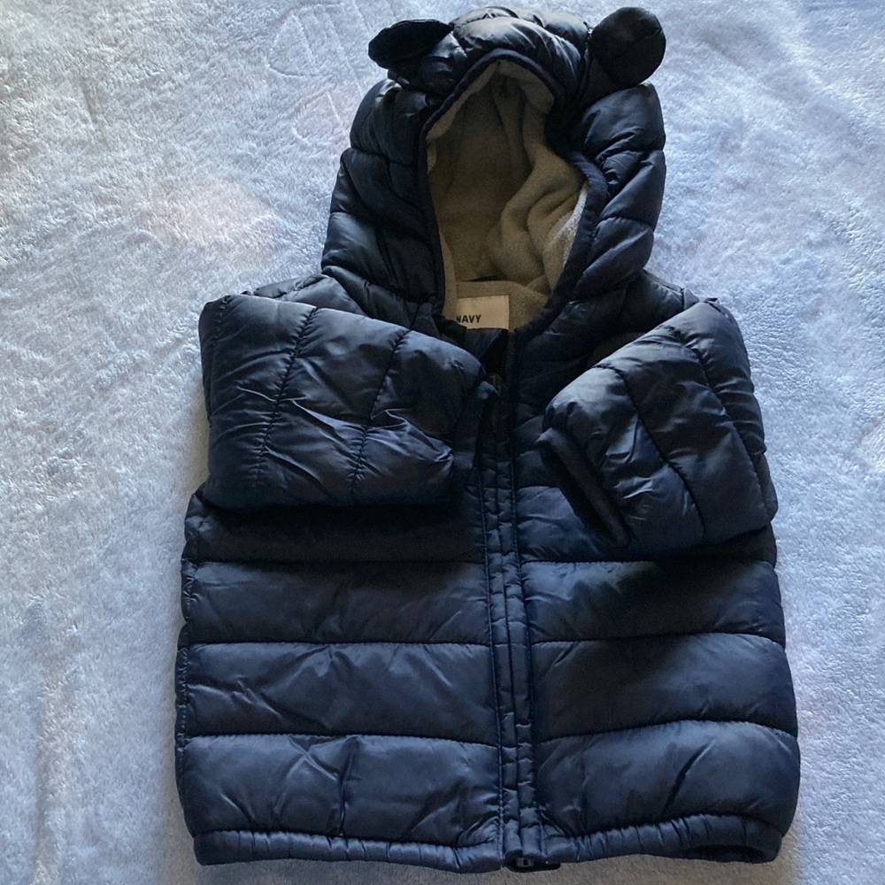 NWOT Old Navy Light Gray Fleece-Lined Baby Vest with Hood